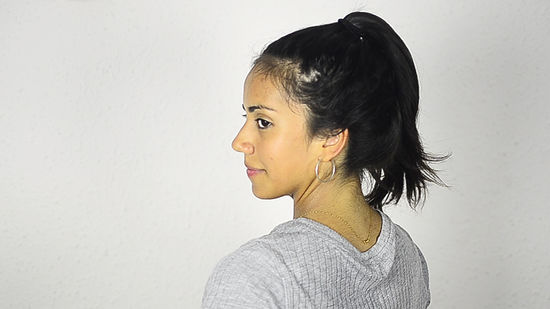 lady wearing short ponytail hairstyle