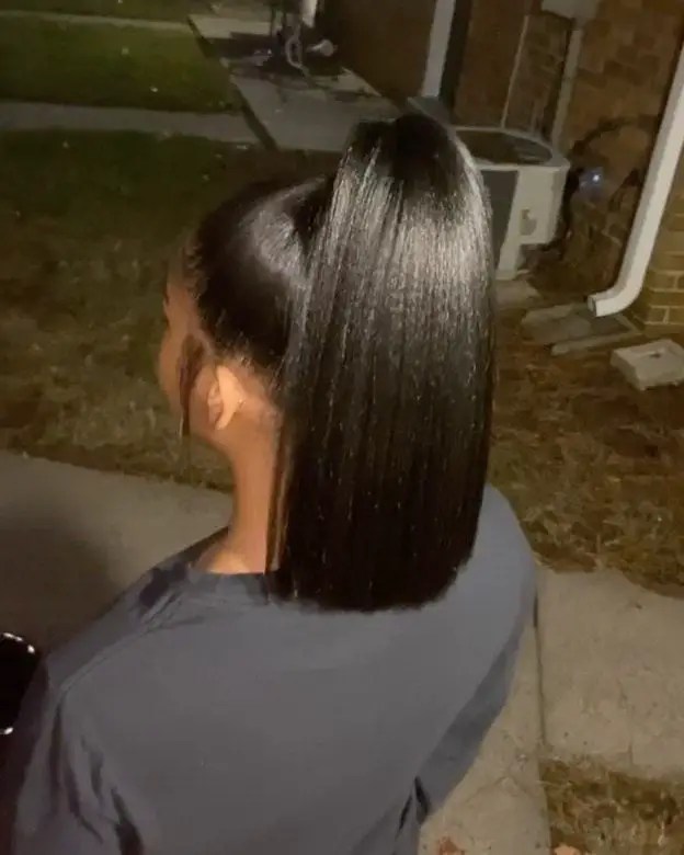 lady rocking medium ponytail