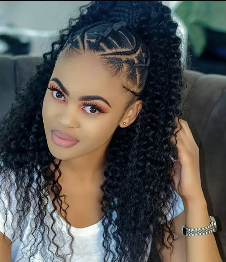 pretty lady wearing wavy ponytail hairstyle