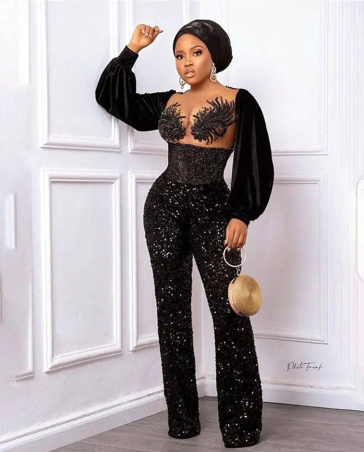 lady rocking black jumpsuit with headtie