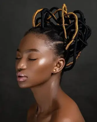 lady wearing thread hairstyle