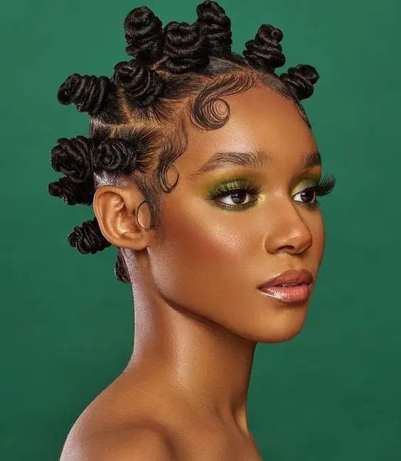 pretty lady rocking bantu knots