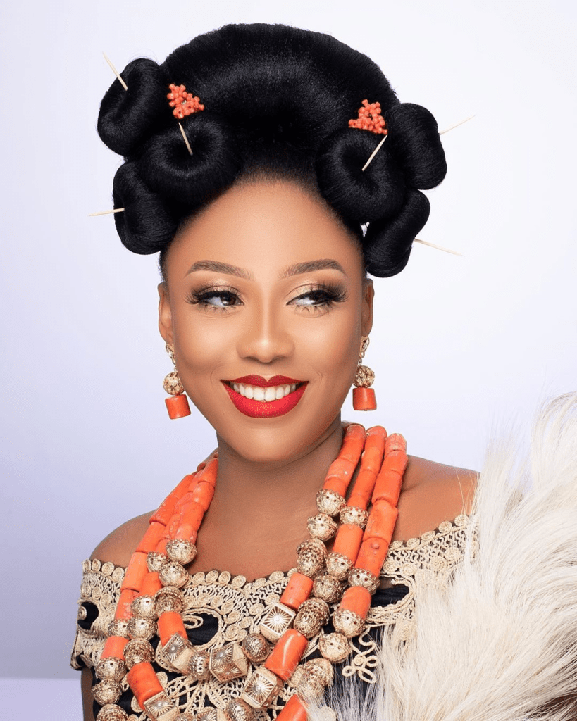 smiling Igbo bride wearing Ngala hair for her traditional marriage