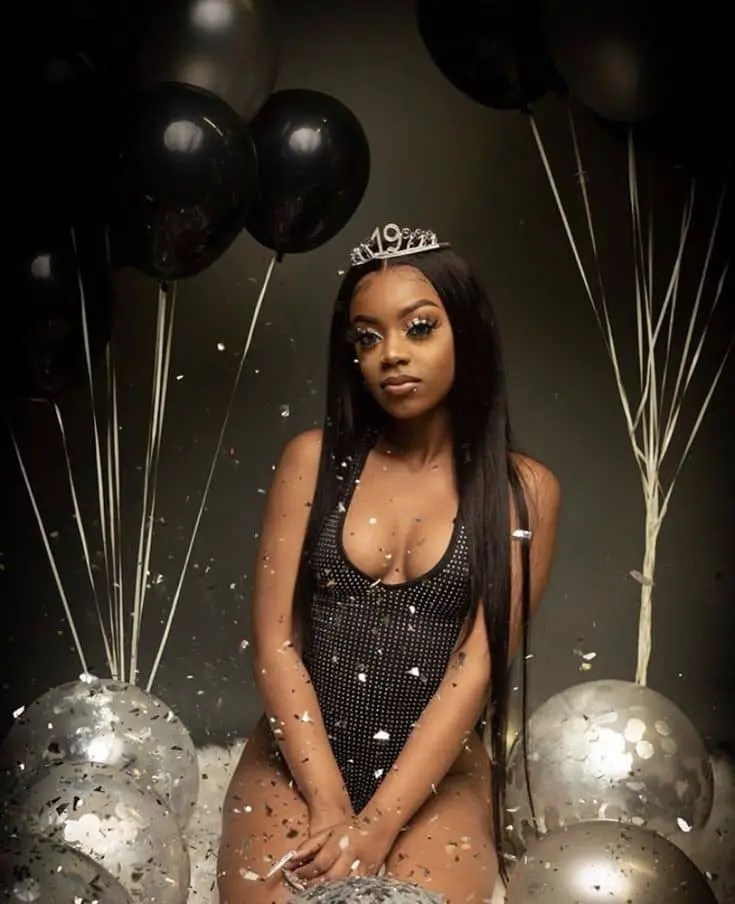 lady rocking a crown in a birthday photoshoot