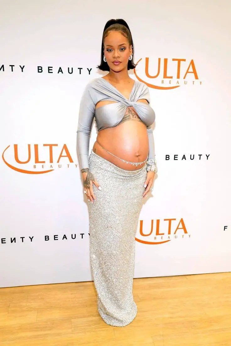 pregnant Rihanna on the red carpet