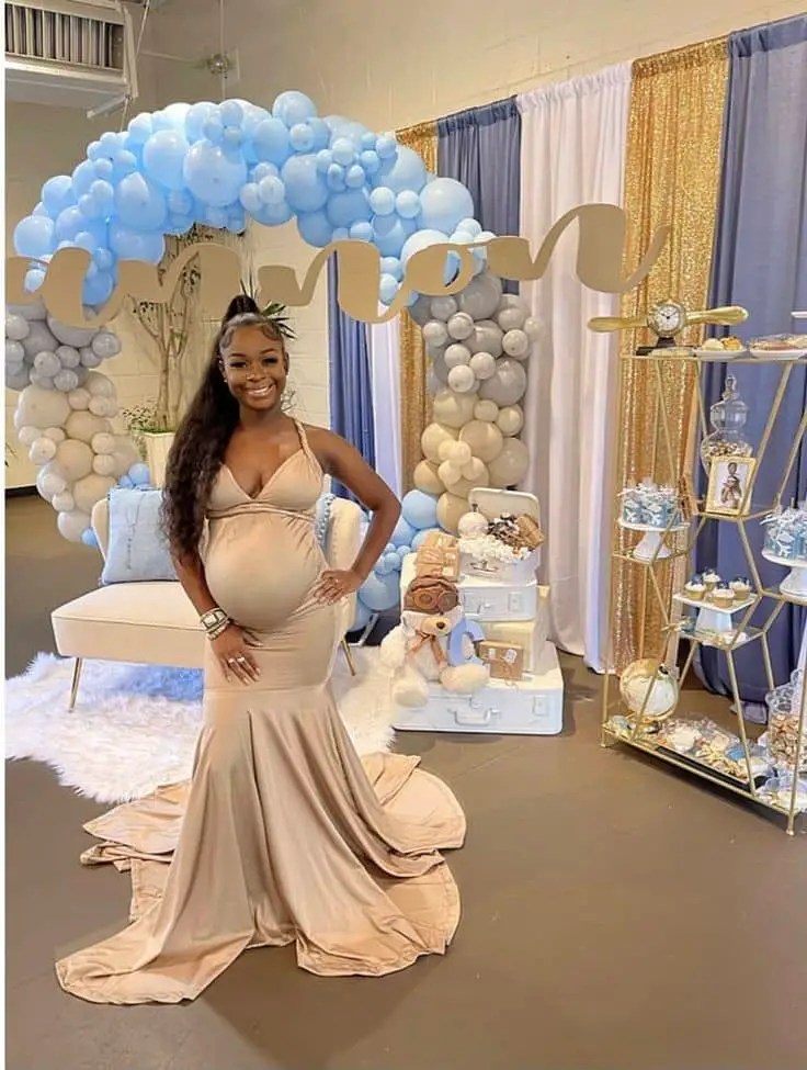 Pregnant woman wearing dinner dress at the event