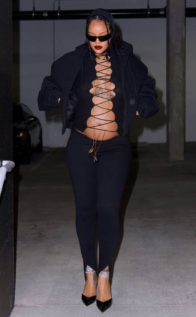 pregnant Rihanna rocking all black outfit