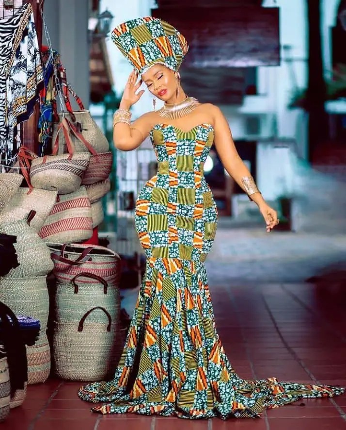 lady wearing ankara dress for birthday photoshoot