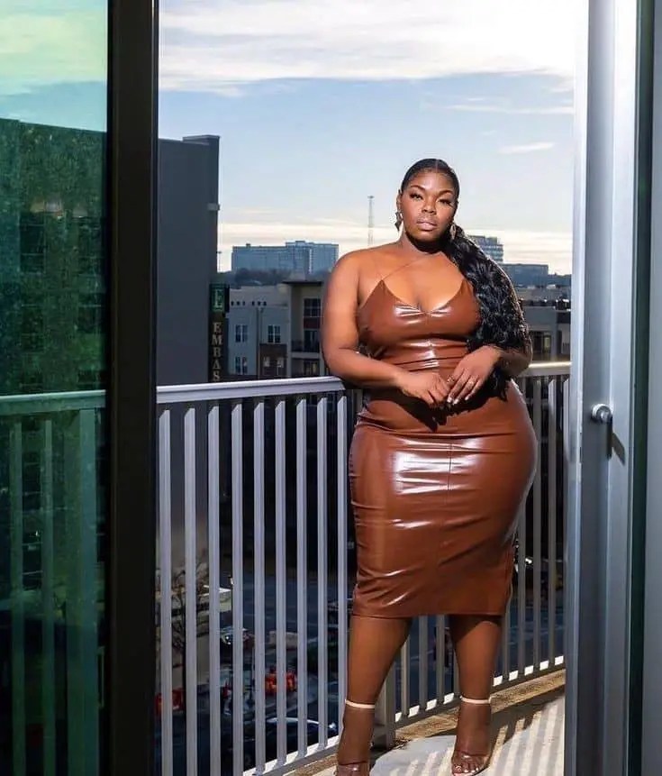 Plus-sized woman wearing a brown dress for a birthday party