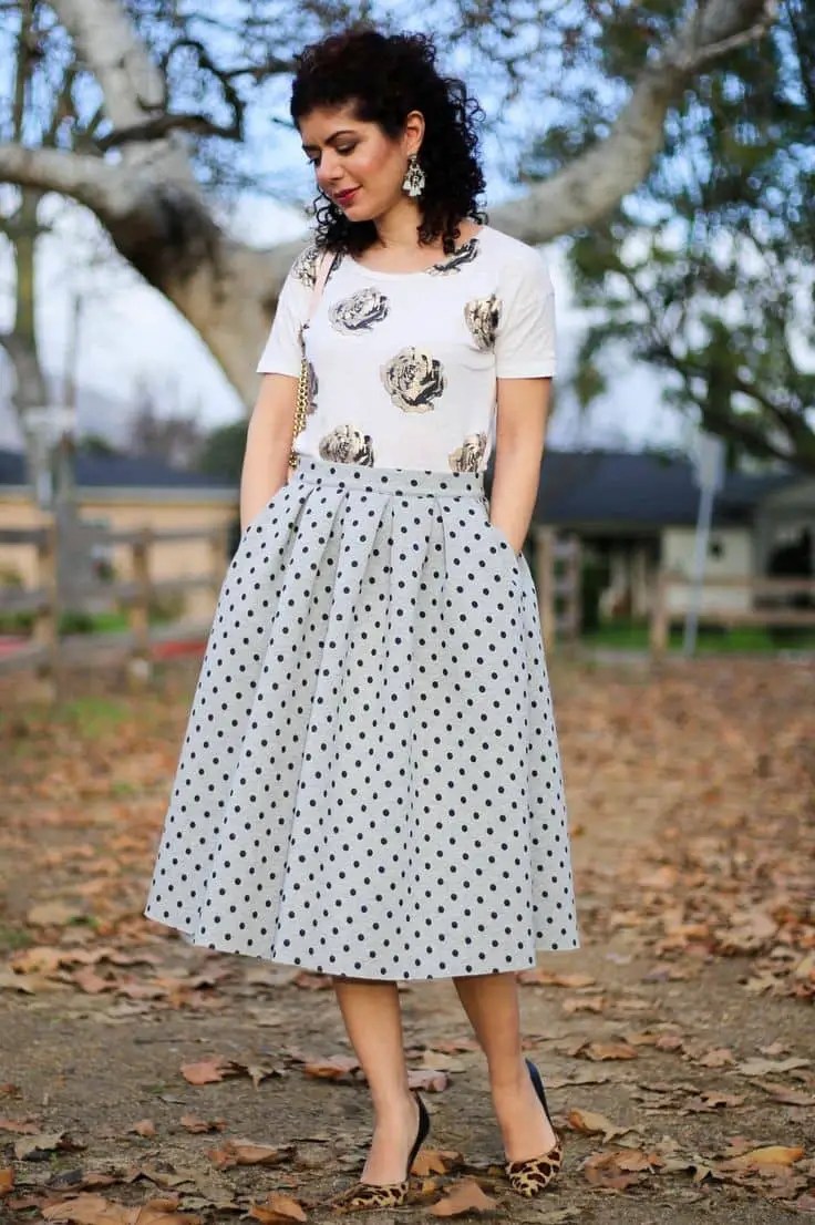 lady wearing flared skirt with heels