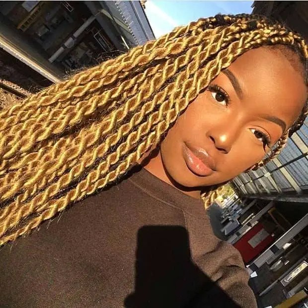 Pretty woman rocking gold senegal blade
