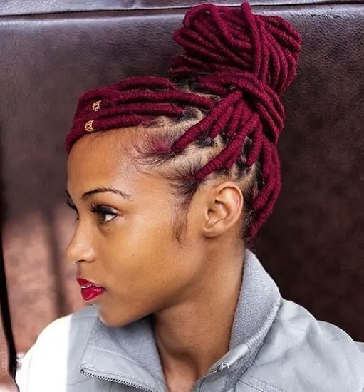 Woman wearing a red wool hairstyle