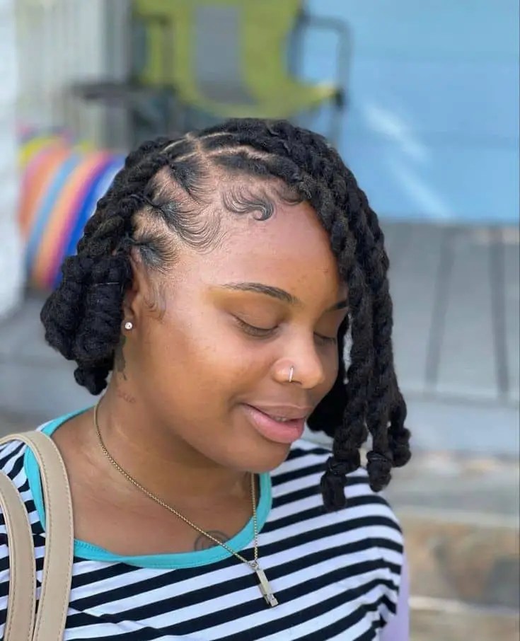 Woman wearing a very short Senegalese twist
