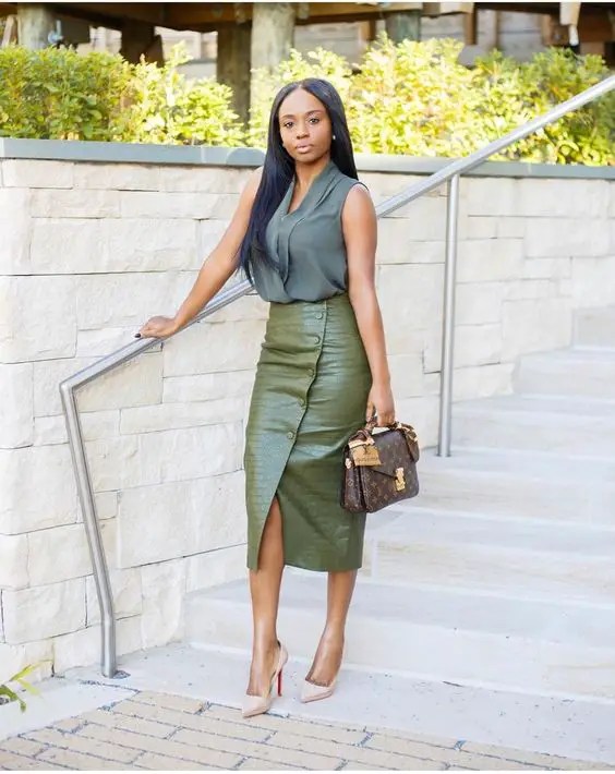 Woman wearing a pencil skirt and top for cute outfit ideas