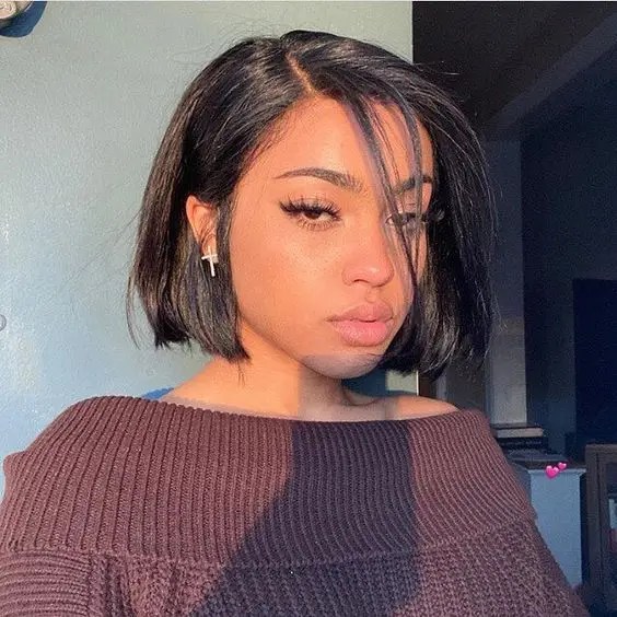 Woman wearing relaxed short hair