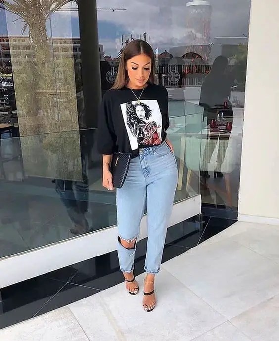 Woman posing in jeans and a large t-shirt for cute outfit ideas