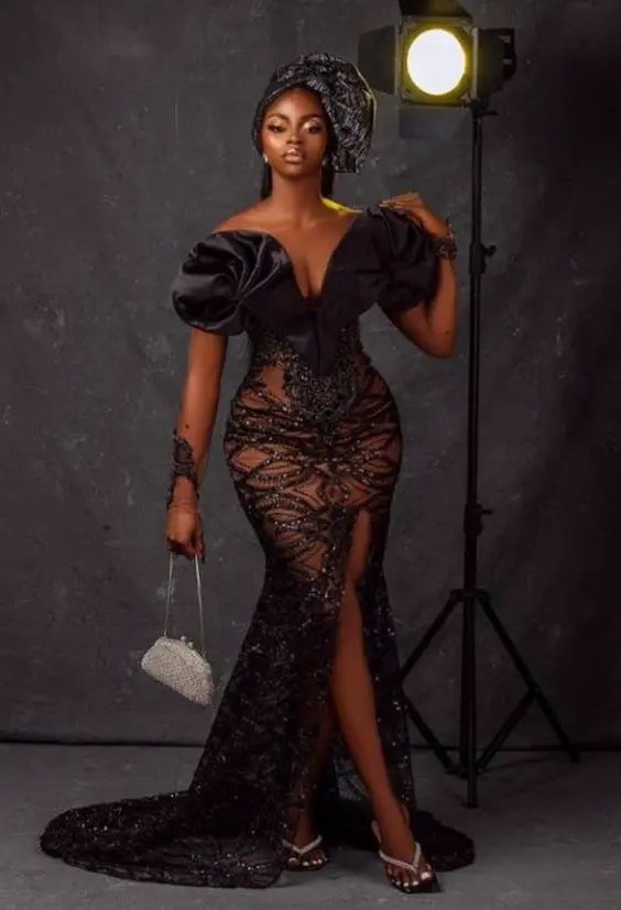 Woman in black lace soebi style with hat