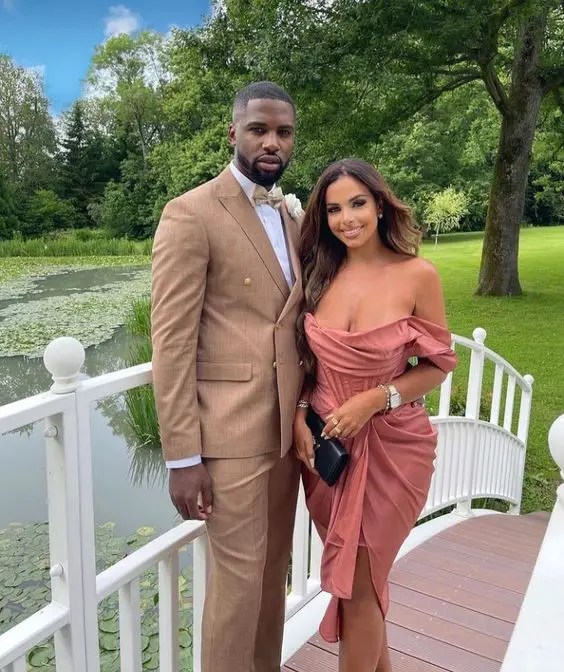 A man in a light brown suit and his lover in a naked dress