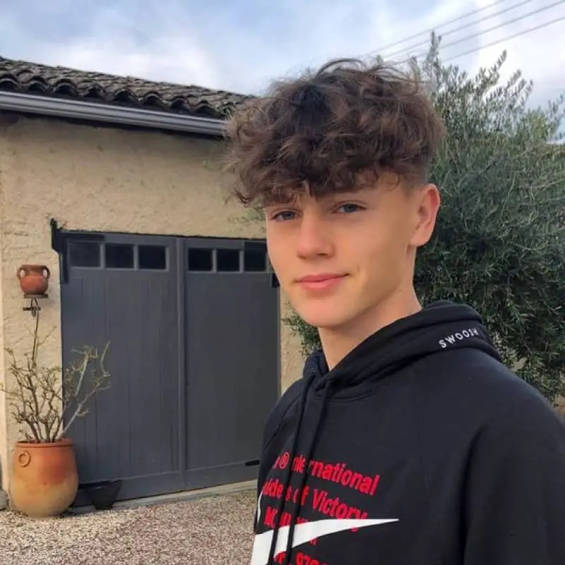 Cute guy flaunting wavy broccoli
