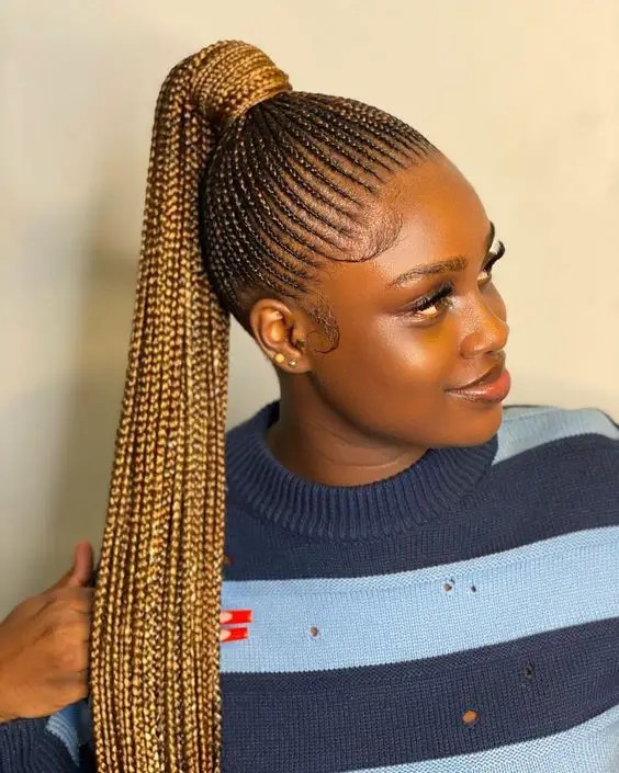 Pretty woman wearing straight Shukgana weave style.