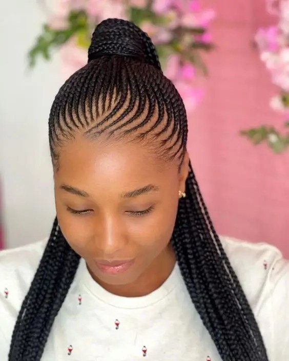 Woman wearing dark ghana weave style