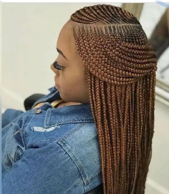 Woman wearing side part ghana braid