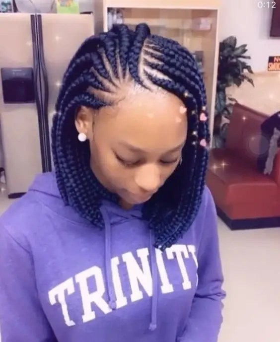 Woman wearing thick ghana braid bobrook