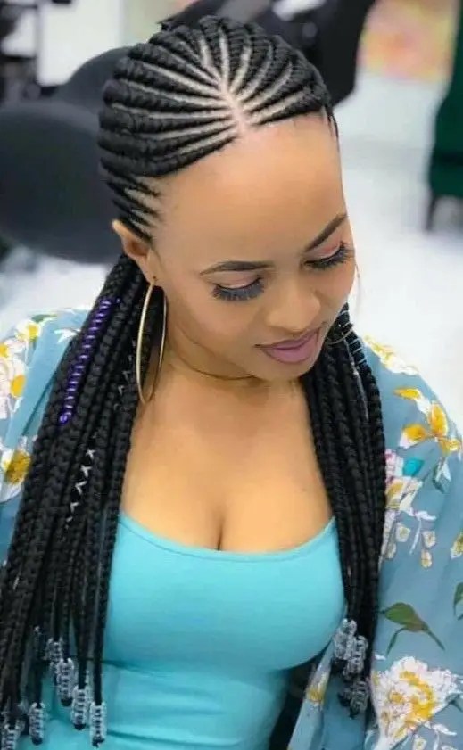 Fairlady rocking the Ghana weave style of the middle part.