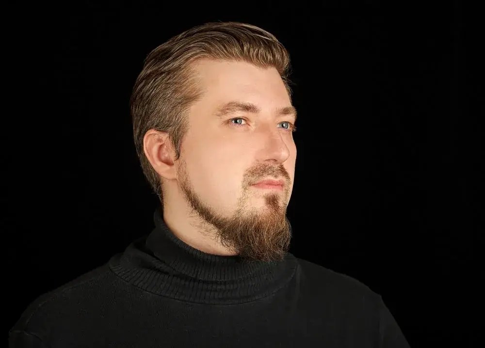 The man rocks the beard on his neck in goatee style.