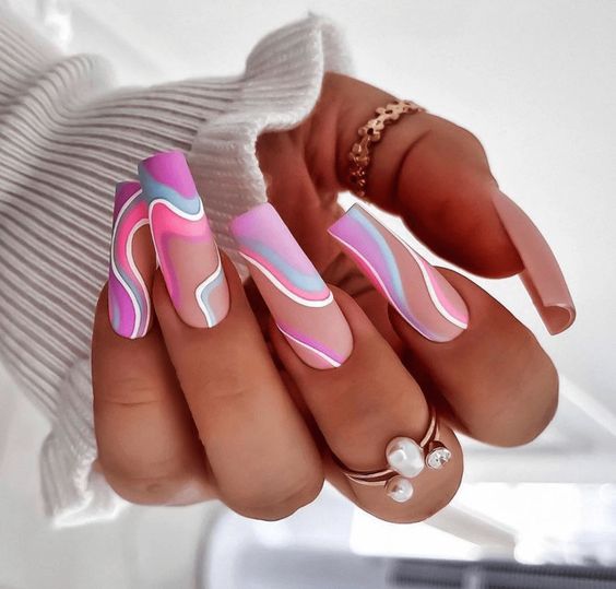 Swirl nails in pastel colors