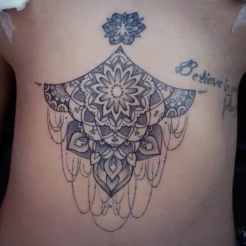 Man shows off unique lace sternum tattoo design