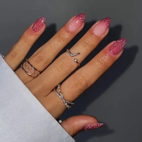 Nail Design 2023: Add a hint of velvet with glitter