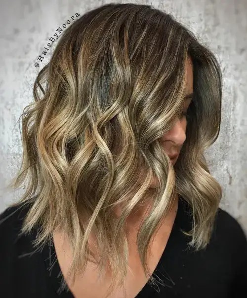 A mix of blonde hair and a brunette look