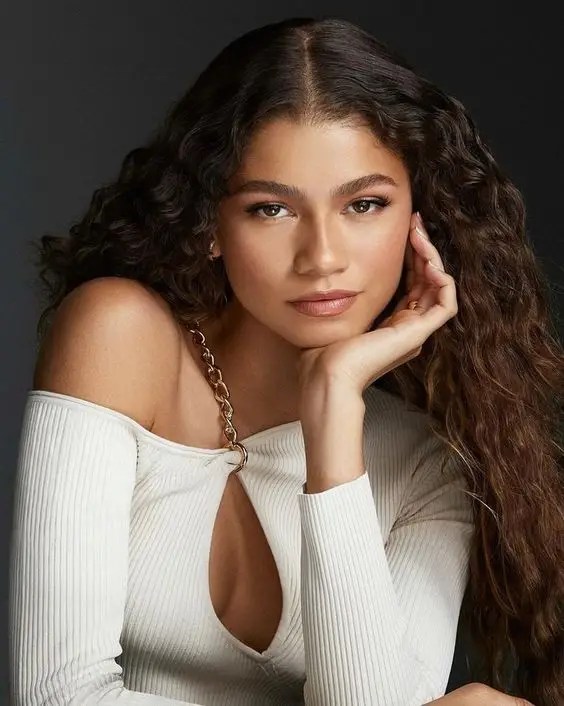 Zendaya looks gorgeous