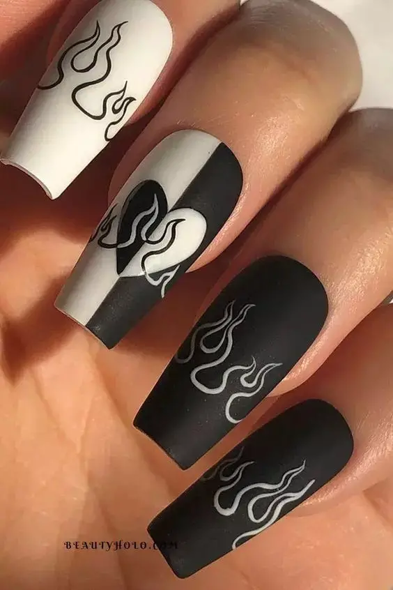 Beautiful black and white  nail  deigns that is perfect for summer.