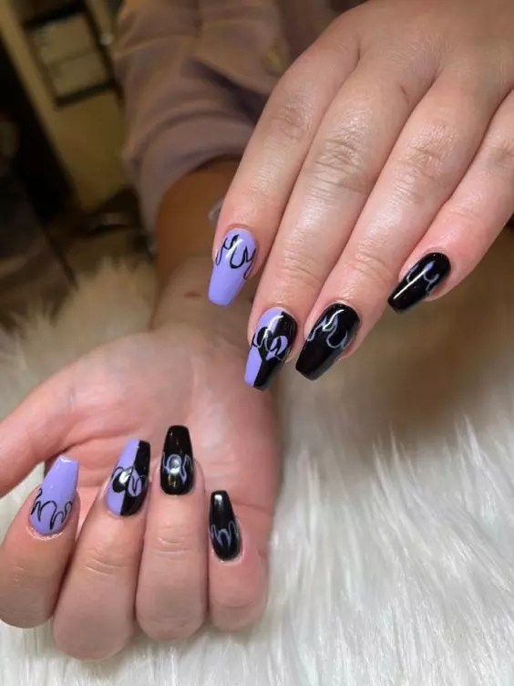 Beautiful short nails paired with black and blue peeled nails are one of the cutest nail designs you can try.