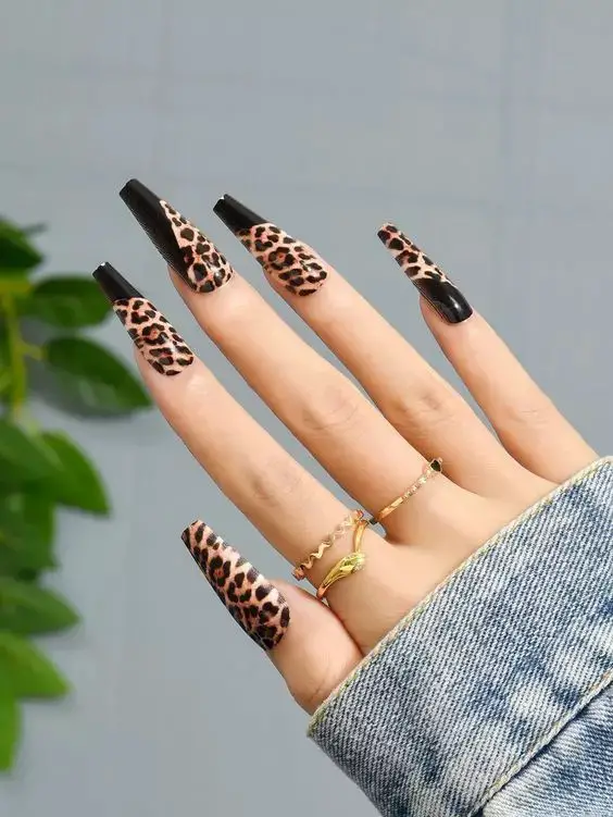 Beautiful leopard print nails with black strips.