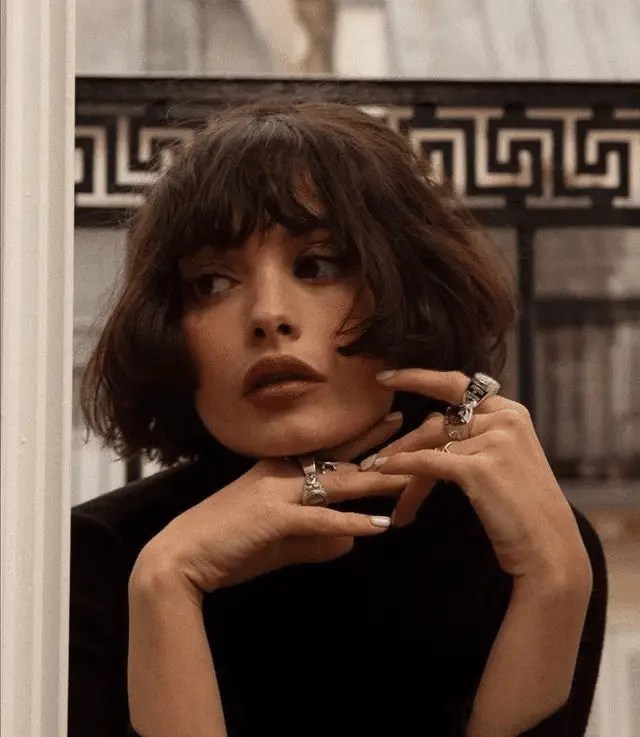 Tudo o que você precisa saber sobre esse estilo clássico – Revista Svelte 31 senhora bonita que fica bem em seu bob francês