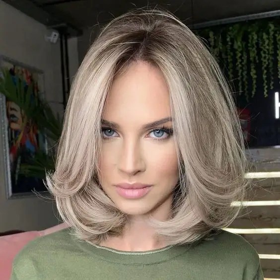 28 ideias arrebatadoras para um novo visual – Svelte Magazine 27 uma senhora usando um penteado fofo com camadas