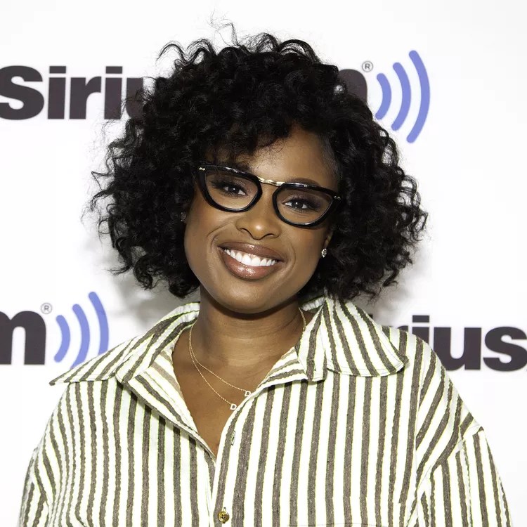 28 ideias arrebatadoras para um novo visual – Svelte Magazine 29 Jennifer Hudson usando um bob encaracolado em camadas