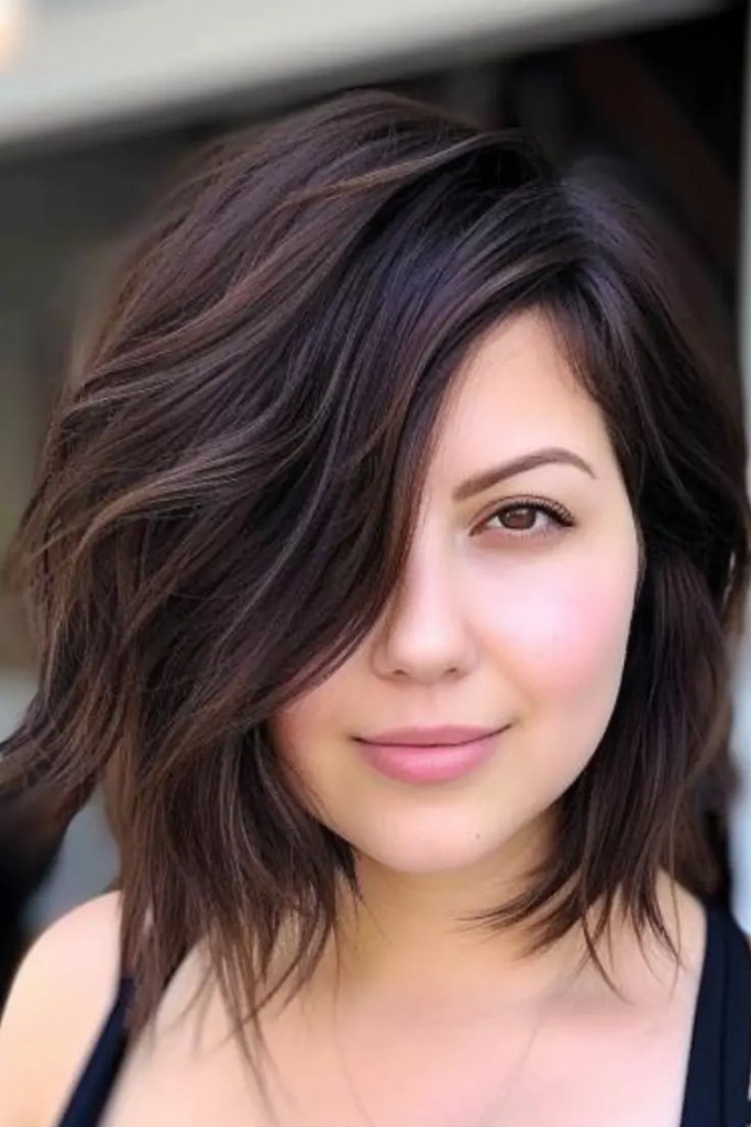 28 ideias arrebatadoras para um novo visual – Svelte Magazine 8 Bob em camadas com divisão lateral