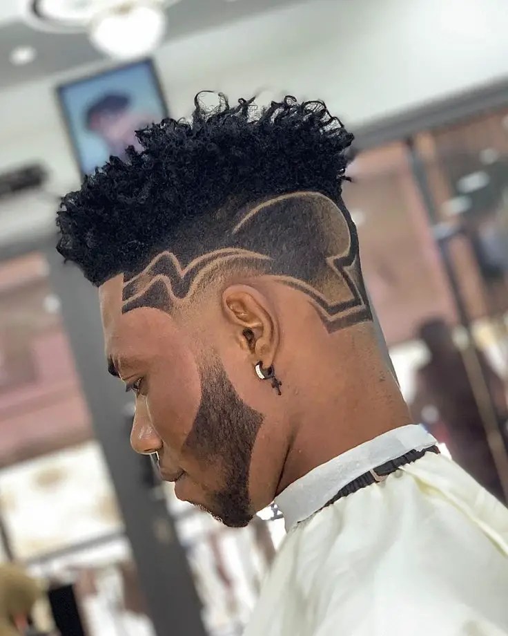 28 ideias para dar um visual charmoso – Revista Svelte 21 corte de cabelo desbotado de cano alto com desenhos