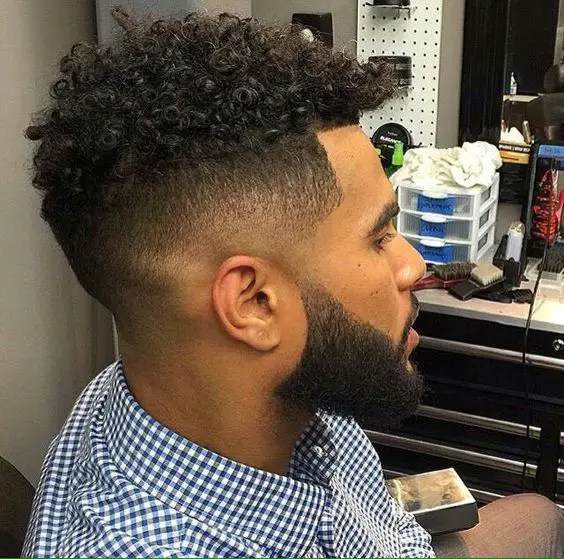 28 ideias para dar um visual charmoso – Revista Svelte 16 um homem com um belo corte de cabelo