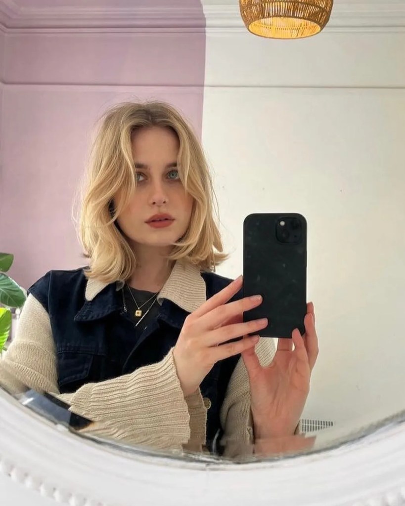 O que saber sobre este estilo elegante de baixa manutenção – Svelte Magazine 14 cabelo bob curto e ondulado