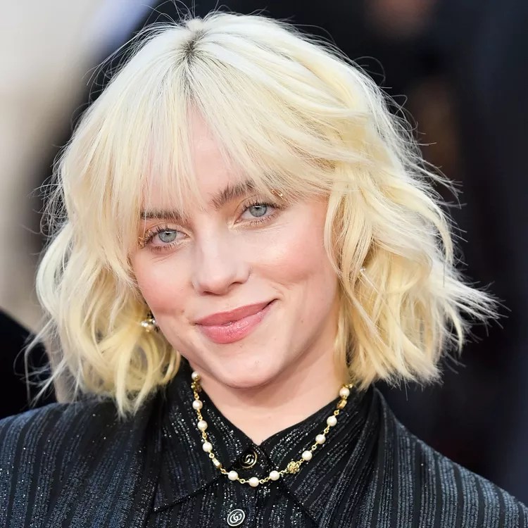 O que saber sobre este estilo elegante de baixa manutenção – Svelte Magazine 9 Billie Eilish penteado loiro com corte discreto