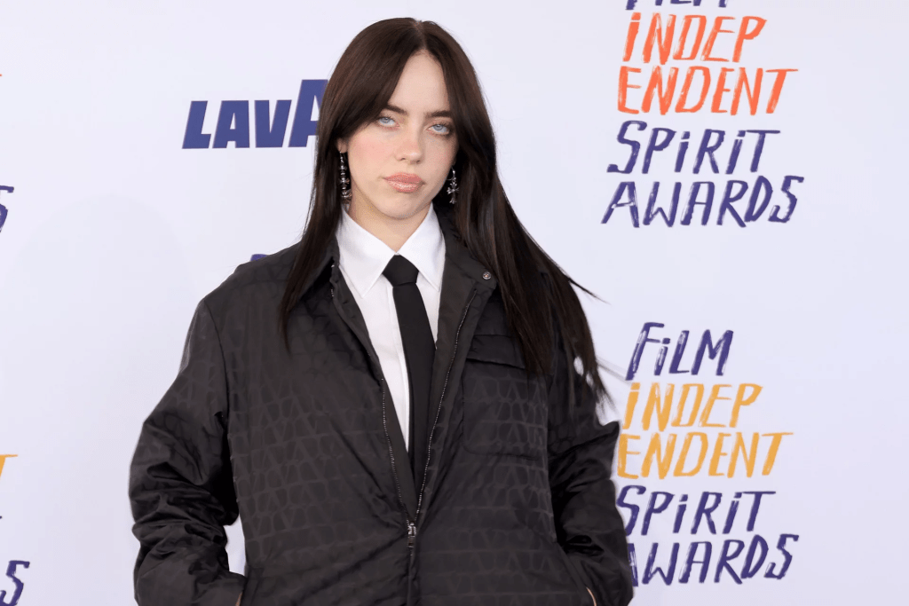 O que saber sobre este estilo elegante de baixa manutenção – Svelte Magazine 7 Billie Eilish usa corte longo e discreto