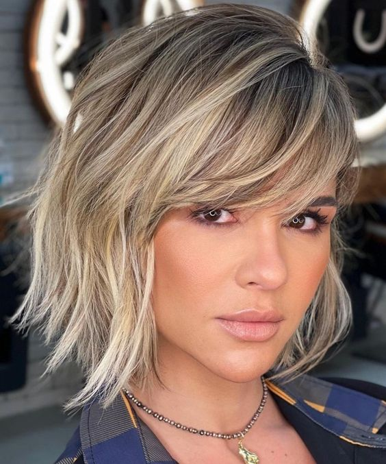 short layered hair with highlights