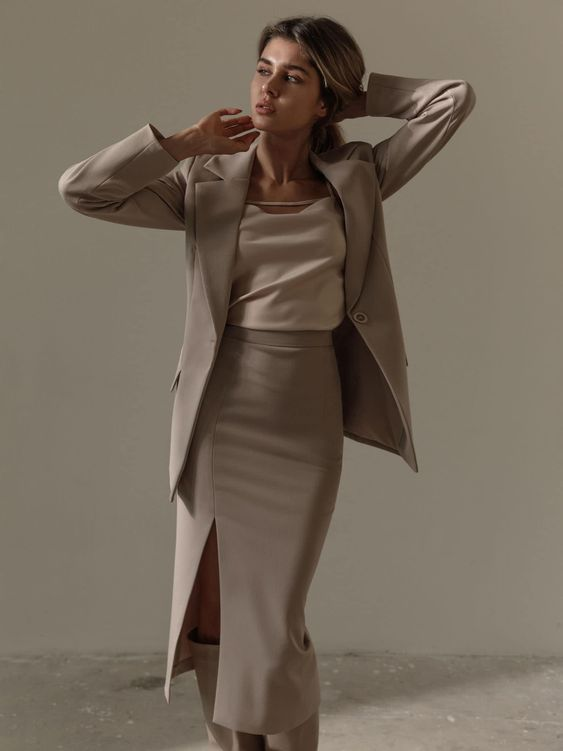 Woman wearing a suit in a midi pencil skirt