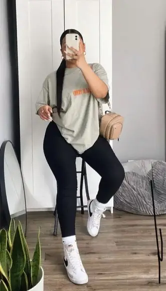 lady wearing t-shirt with black leggings for women and sneakers