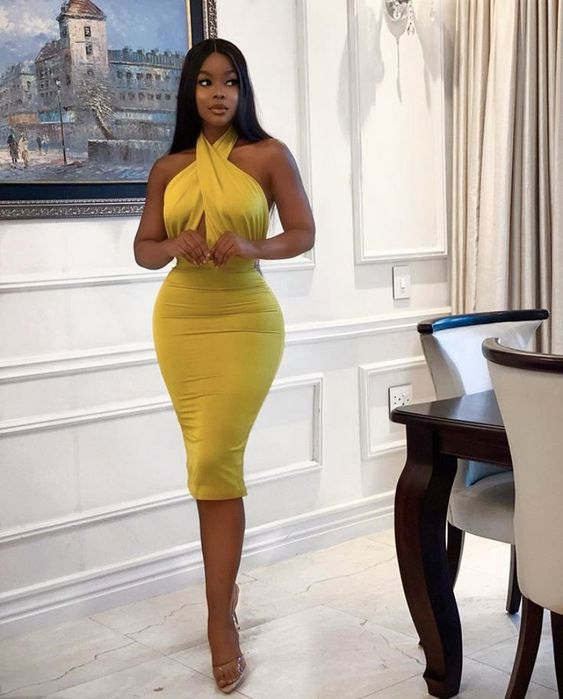 A woman wearing a yellow bodycon for her first date